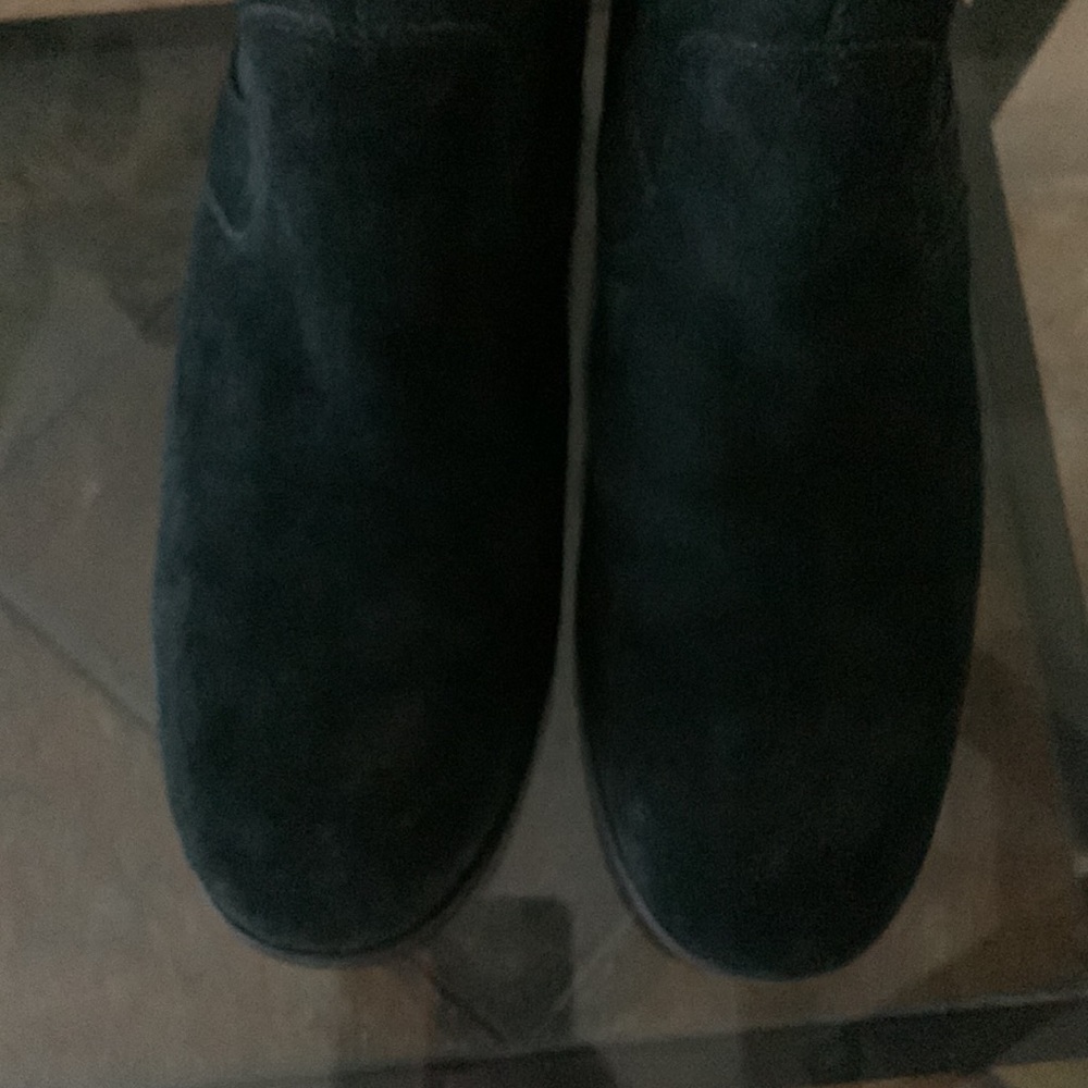 UGG Clyne Suede Ankle Chelsea Boots - Picture 7 of 12